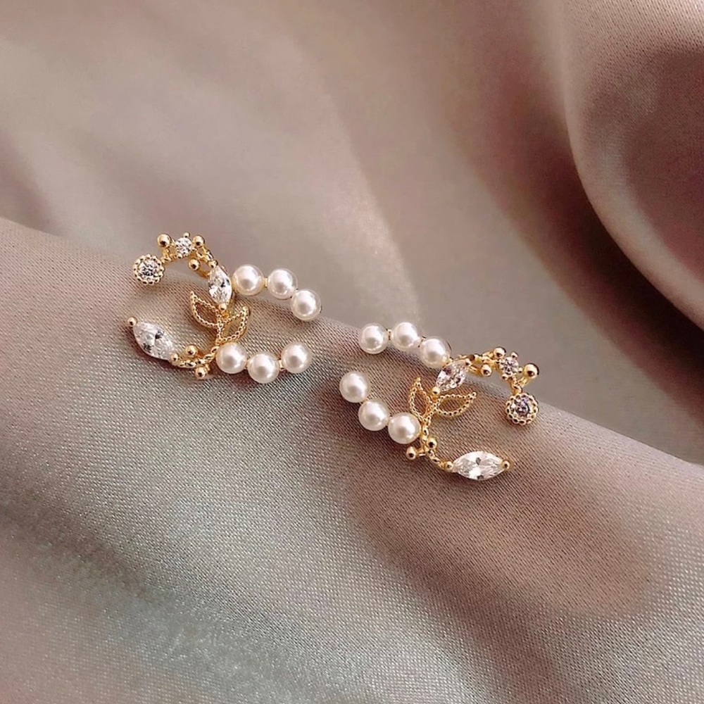 ✨BRAND NEW✨ Pearl Earrings